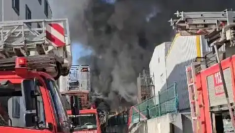 Tuzla'daki Fabrika Yangını: Ekipler Durumu Kontrol Altına Aldı