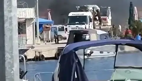 Tuzla'da Balıkçı Barınağında Korkutan Lastik Yangını: Olayın Detayları!