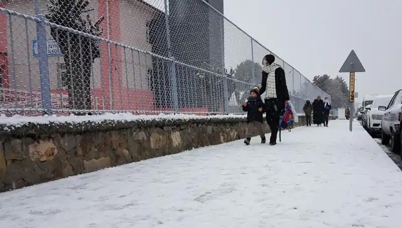 İlkbahar Ortasında Kış Baskını: Şok Eden Beyaz Manzara