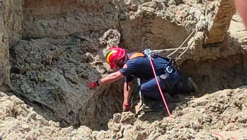 Silivri'de Ekipler Göçük Altında Kalan Operatörü Arıyor: Kayıplar Derinleşiyor
