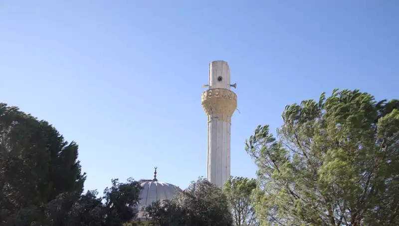 Muğla’da Fırtına Hayatı Olumsuz Etkiledi: Minare Külahı ve Çatılar Uçtu