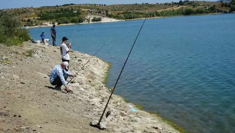 Kafeslerin Patladığı Olayda Baraja Akın Eden Kalabalık!