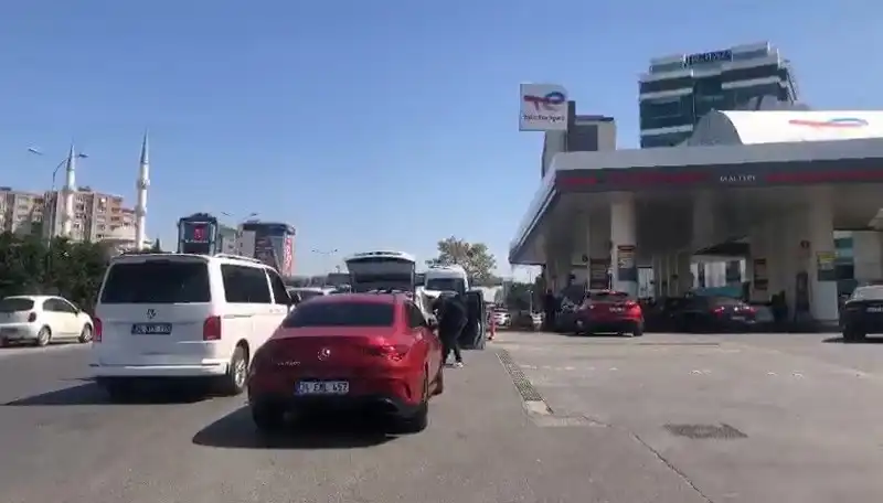 Deprem Sonrası Akaryakıt İstasyonlarında Uzun Kuyruklar: Sebepler ve Çözümler