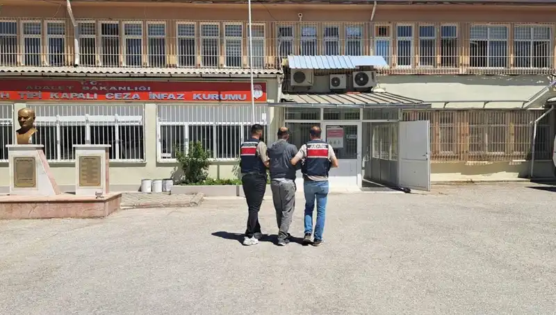 Kırmızı Bültenle Aranan Şüpheli Eskişehir'de Güvenlik Güçlerince Ele Geçirildi