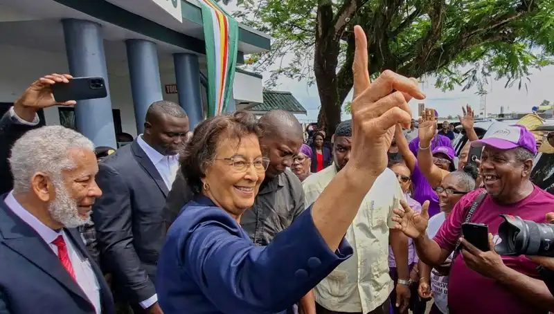 Surinam, Tarihinde İlk Kadın Devlet Başkanı ile Tanıştı