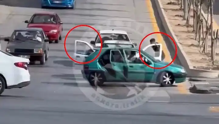 Trafikte Bıçak ve Kılıçlarla Saldırı: Güvenlik Güçleri Harekete Geçti