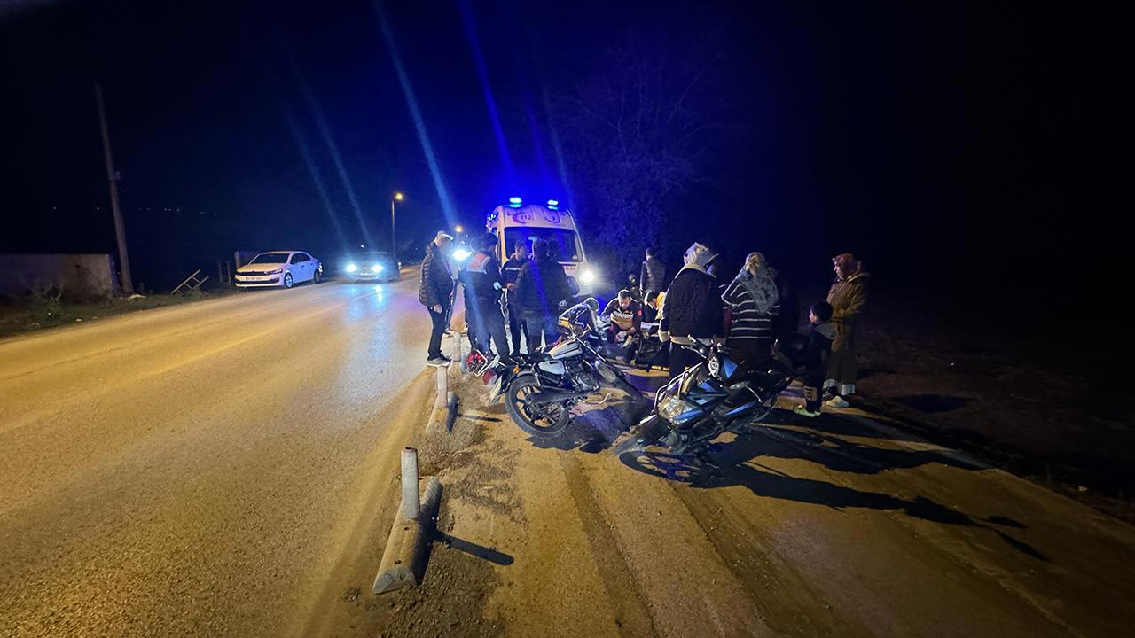 Motosikletlerin Karıştığı İki Kazada 3 Kişi Yaralandı