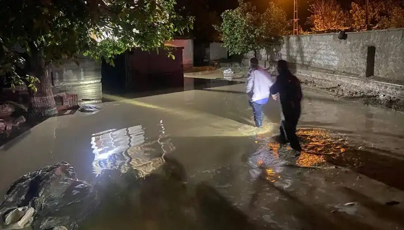 20 Dakikalık Yağış Felaketi: Sel Suları 1 Evi Yıktı, 3 Ev Boşaltıldı