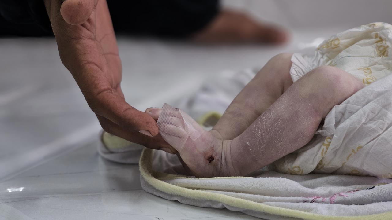 Gazze'de Yaşanan İnsanlık Dramı: Aileler Çocukları İçin Nöbet Tutuyorlar