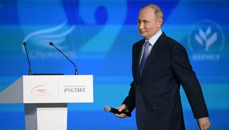 Rusya'da "Yabancı Ajan" Yasası: Putin Temelleri Güçlendirdi