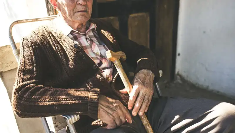 100 Yaşındaki Deneklerden 16'sı Depresyonda: Yalnızlık ve Alzheimer İlişkisi