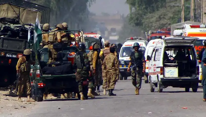 Pakistan'da Camide Yaşanan Bombalı Saldırı: 4 Yaralı