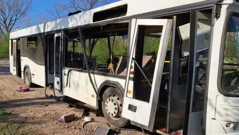 Rusya'nın Saldırısında İşçileri Taşıyan Otobüs Hedef Alındı: 9 Ölü, Onlarca Yaralı!