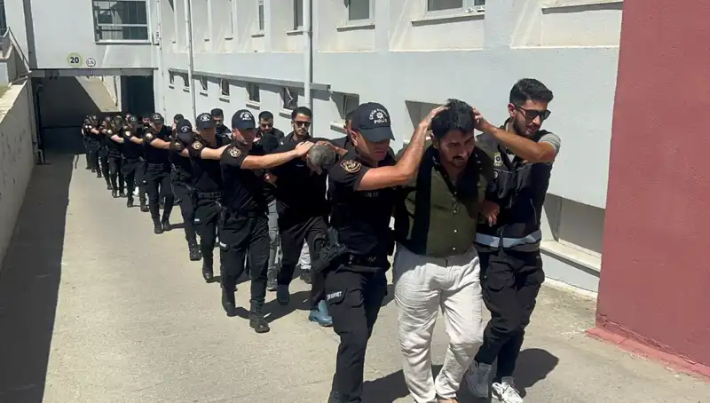 Adana'da Eroin Operasyonu: 825 Kilo Uyuşturucu ve 16 Tutuklama!